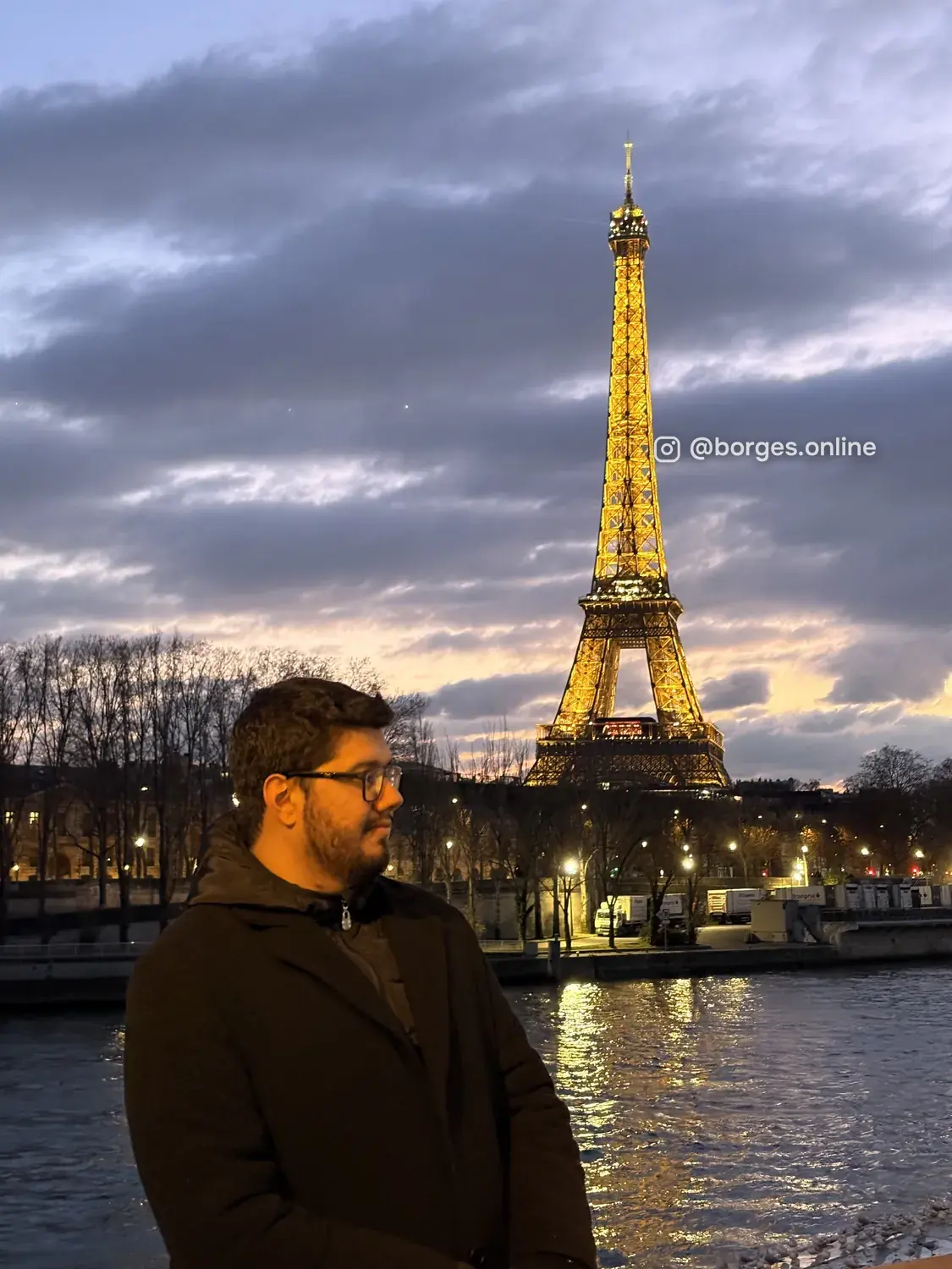 Jeferson Borges em Paris, ao entardecer